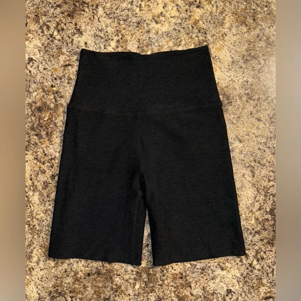 Beyond Yoga Grey Spacedye 7” HR Biker Short in Darkest Night - Size XS - Picture 6 of 11